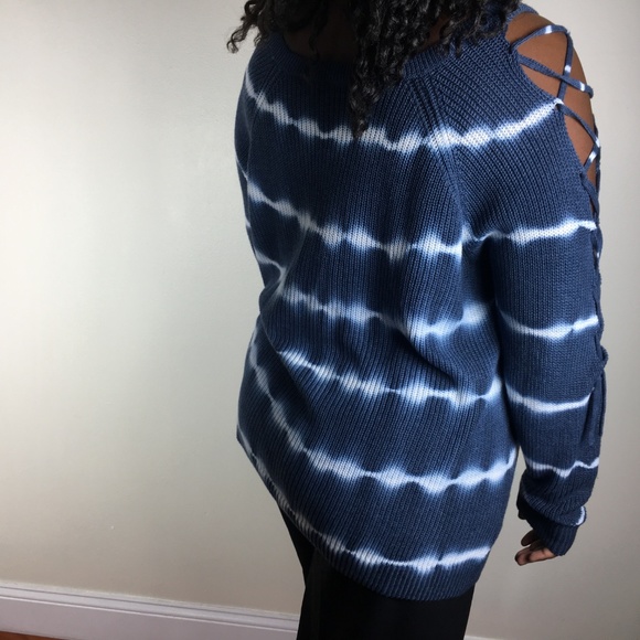 **SOLD** TORRID Cut-Out Cold Shoulder - Picture 8 of 8